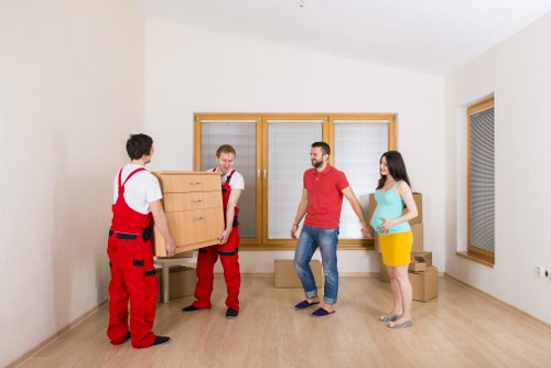 Storage and removal service planning for a smooth move in Roehampton