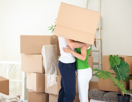Local removal help for flats and homes in Roehampton